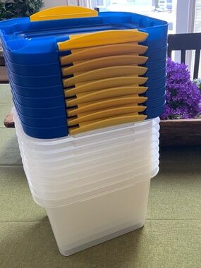 9 Carry Containers with removable Lids